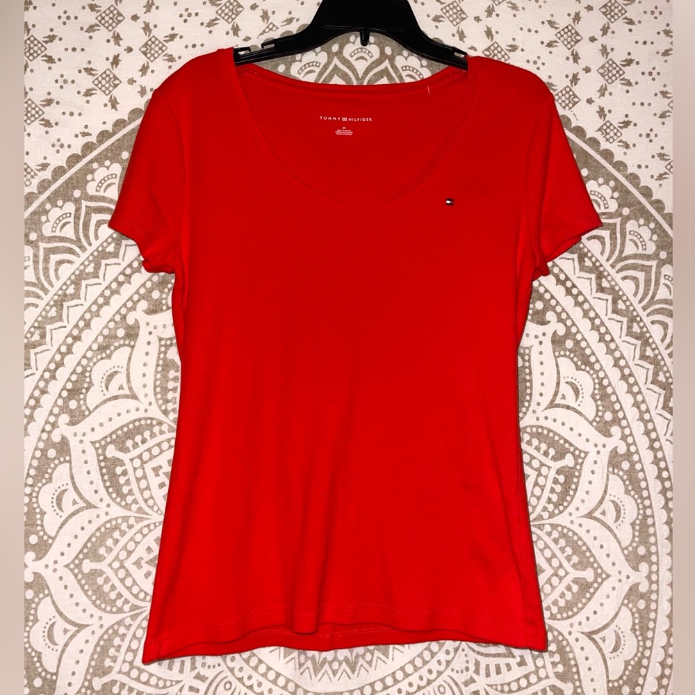 NWT "TOMMY HILFIGER" LADIES RED SHORT SLEEVE TOP, SIZE MEDIUM